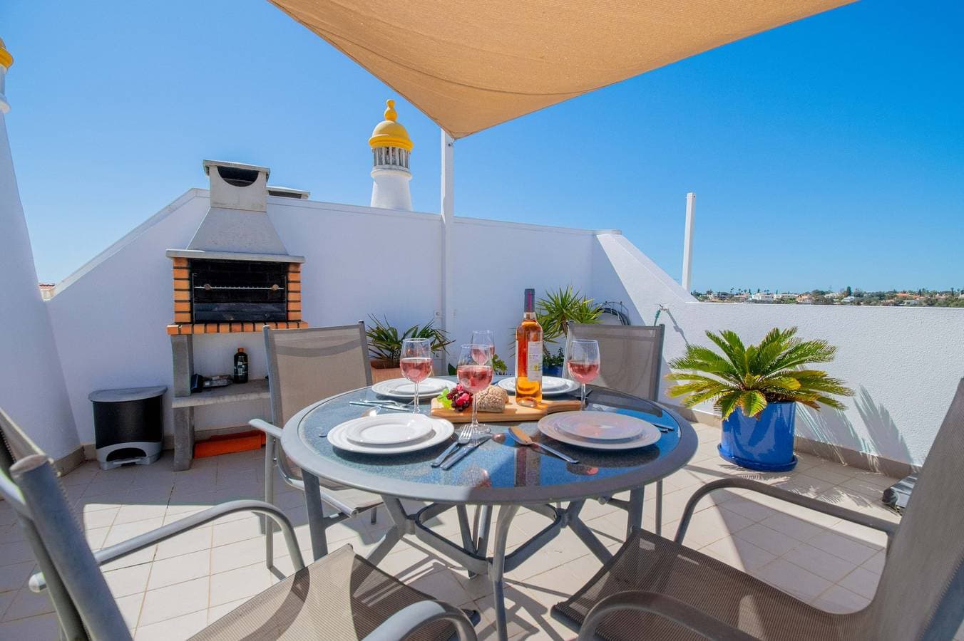 Foto 5 von 50: Lily · Fabulous 1 Bed Apt With Roof Terrace & Pool