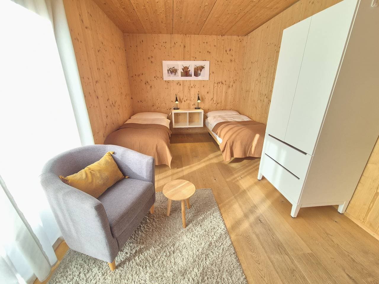 Foto 13 von 18: Ferienhaus Charme by biobuchli, Tenna - 3.5 Zimmer Ferienhaus für max. 4 Pers.
