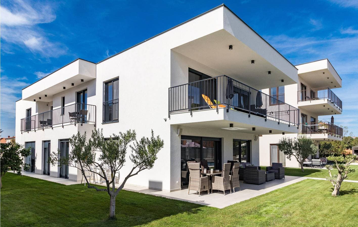Charmantes Apartment mit Pool und Terrasse, 2 km vom Strand Bijela entfernt 1