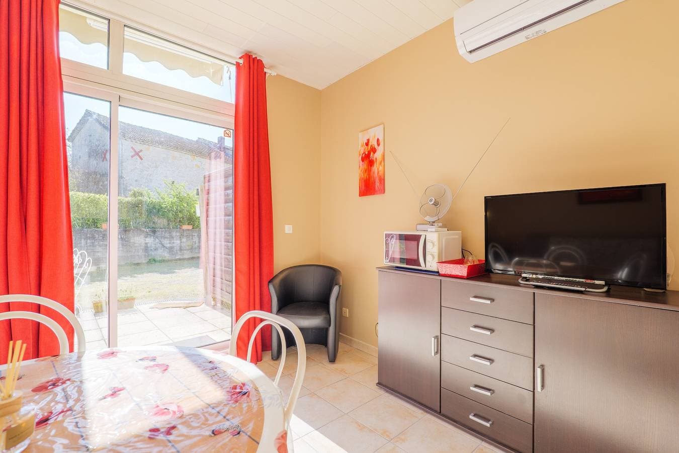 Foto 8 von 25: Cottage „Gîte Coquelicot“ mit Gemeinschaftspool, WLAN und Klimaanlage