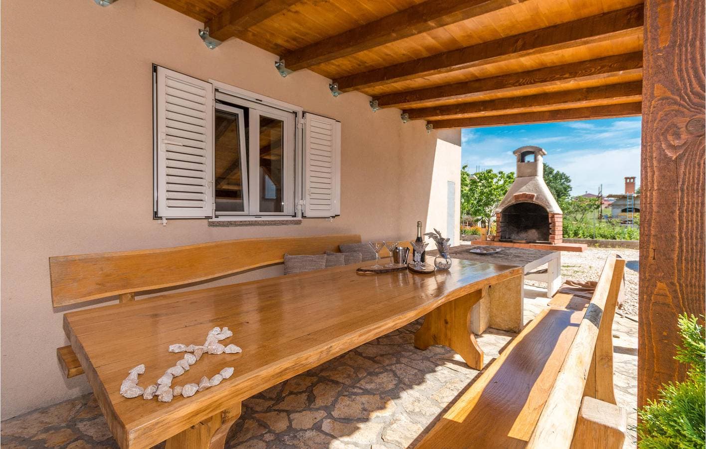 Foto 6 von 20: Gemütlich, nur 1 km vom Strand entfernt: WLAN, Klimaanlage, Pool und überdachte Terrasse!