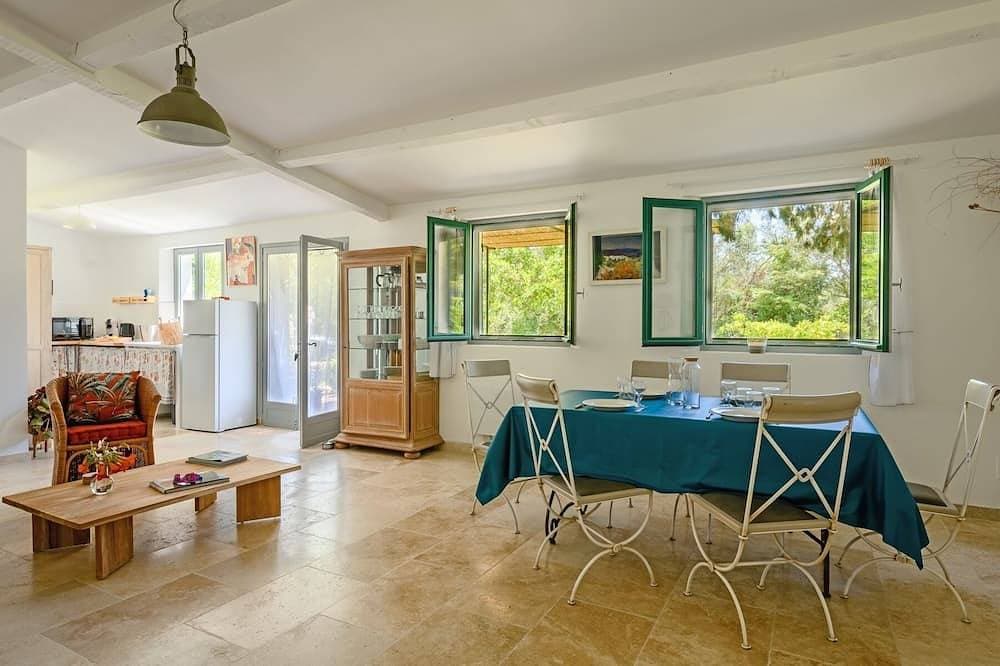 Foto 12 von 14: Ferienhaus-Mas de l'aube-Ensuite-Blick auf die Landschaft