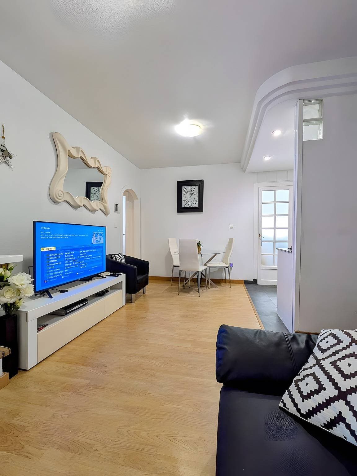 Foto 10 von 45: Ferienwohnung 'Duquesa Beach' mit seitlichem Meerblick, Dachterrasse & kostenlosem Tiefgaragenstellplatz, strandnah
