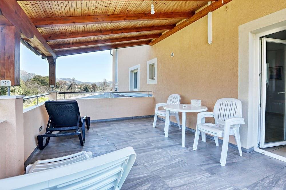 Foto 6 von 16: 1-Zimmer-Ferienwohnung mit Balkon und Meerblick Grebastica, Sibenik