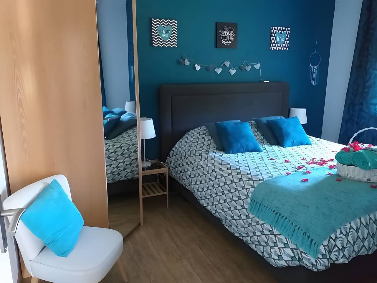 Foto 7 von 30: Gästezimmer „Balnéo Spa Cœur À Cœur“ mit privatem Pool, WLAN und Klimaanlage