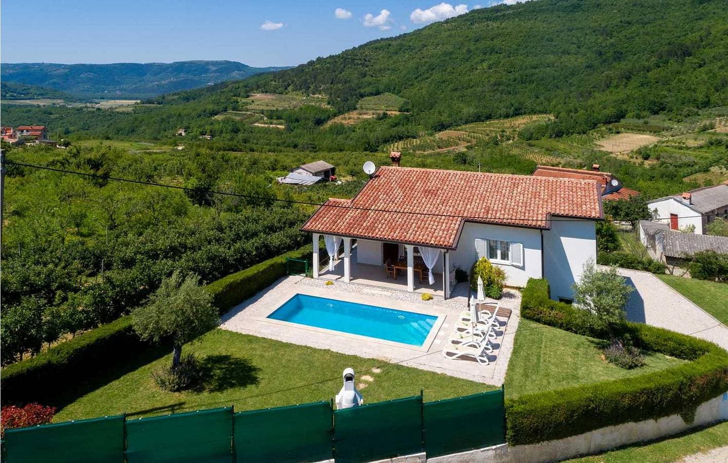 Foto 7 von 38: Moderne 2-Zimmer-Wohnung mit Pool und Terrasse, 2,5 km vom Zentrum von Novaki Motovunski entfernt