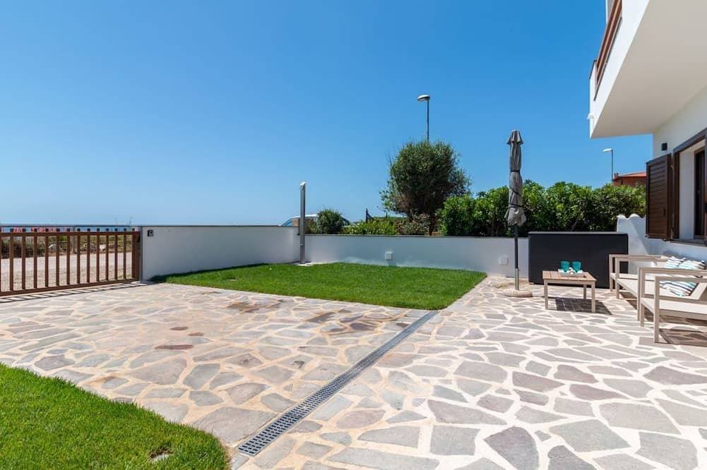 Casa dei Bucanieri-Seaside garden 1