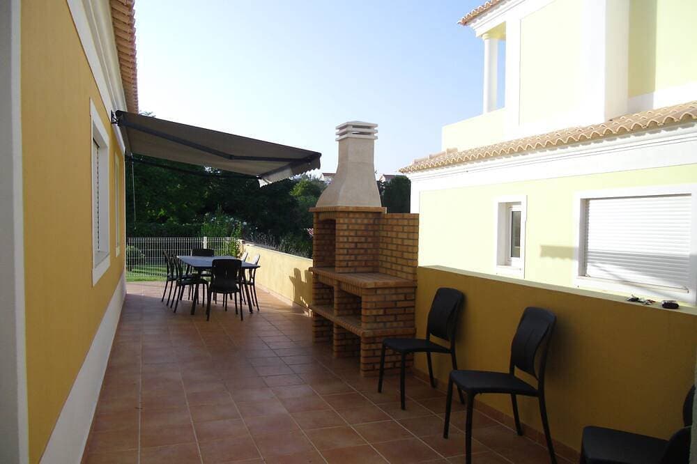 Foto 13 von 14: Haus 5 Schlafzimmer mit Schwimmbad