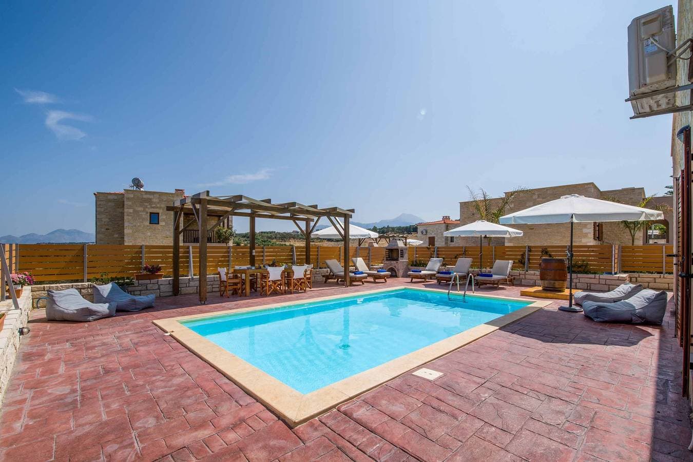 Villa 1