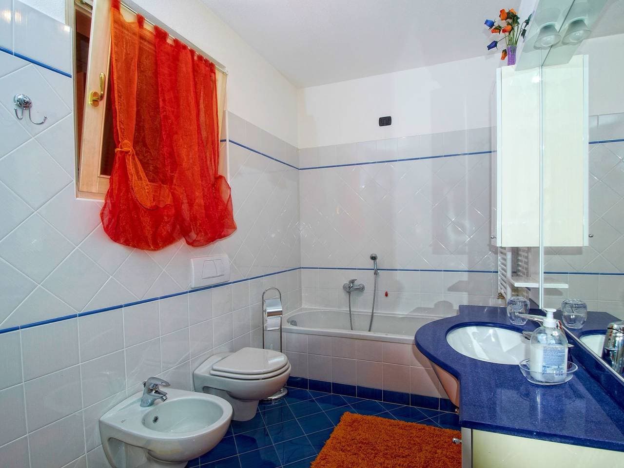 Foto 10 von 21: Türkisfarbenes Haus mit fantastischer Aussicht