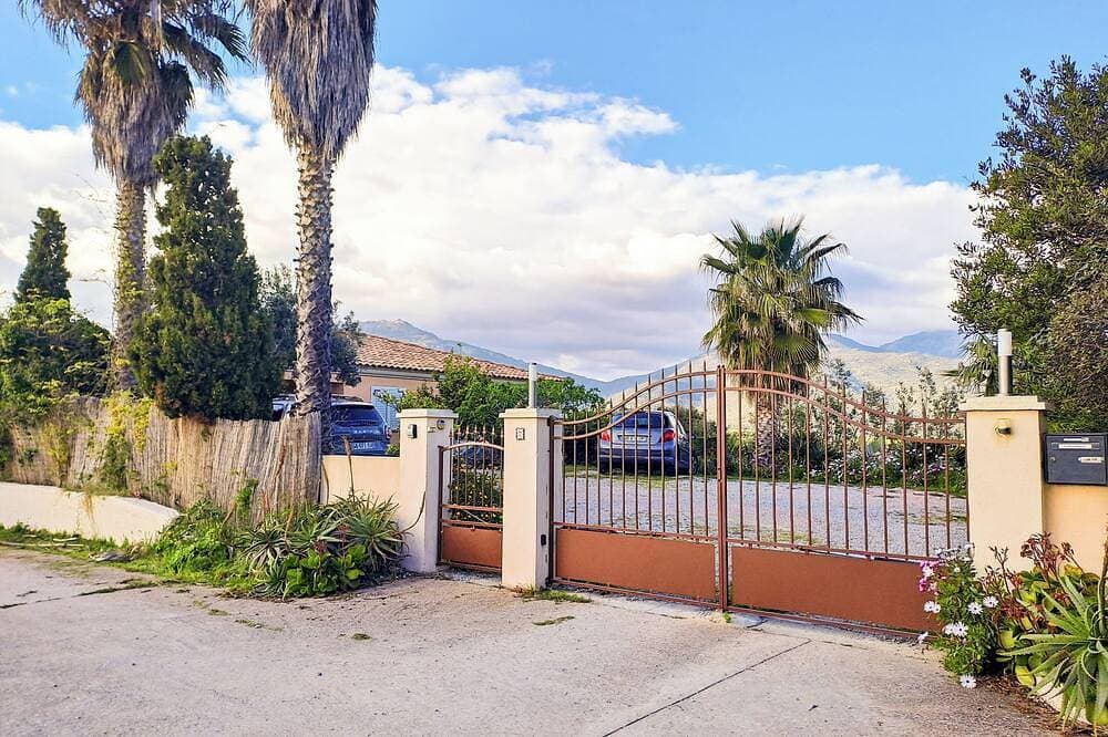 Foto 6 von 18: Joli Studio Avec vue Panoramique sur la mer à 5 mn de la Plage et de Propriano
