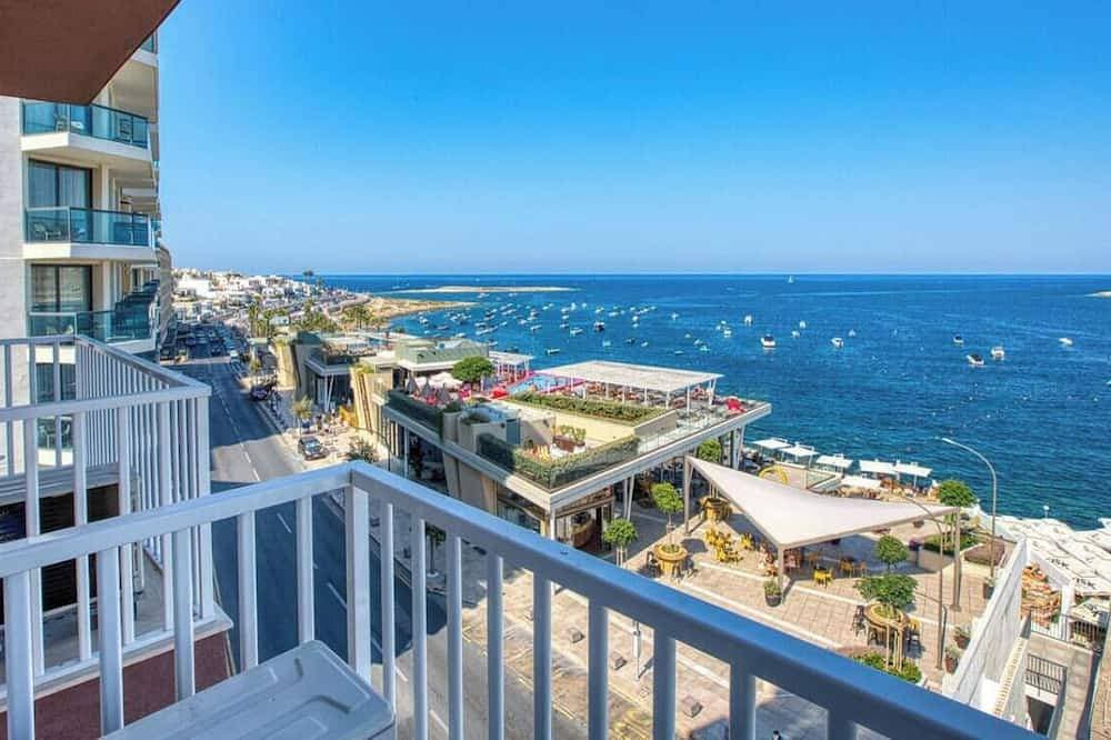 Seafront 1Br home w/private balcony & AC in Qawra 1