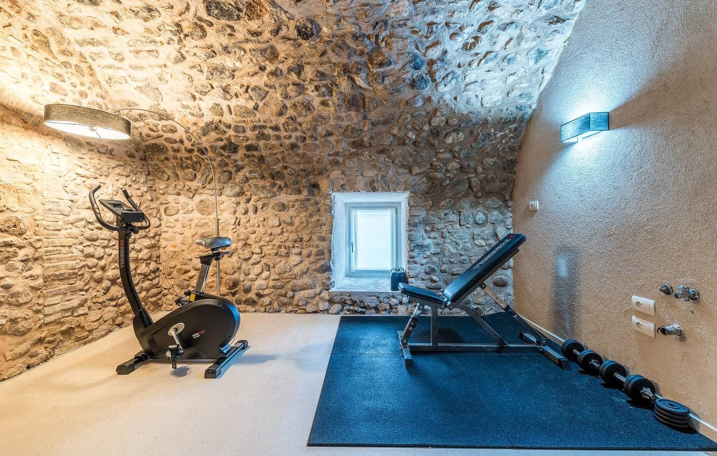 Foto 10 von 47: Ferienunterkunft mit Seeblick, AC, Pool, Parkplatz & WiFi