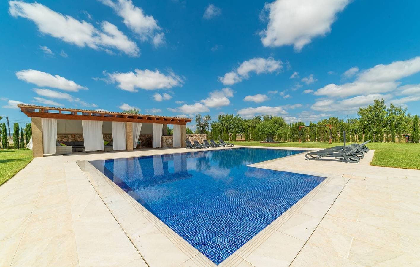 Foto 6 von 53: Ruhige Terrassenwohnung mit Pool, Küche & WiFi in Binissalem