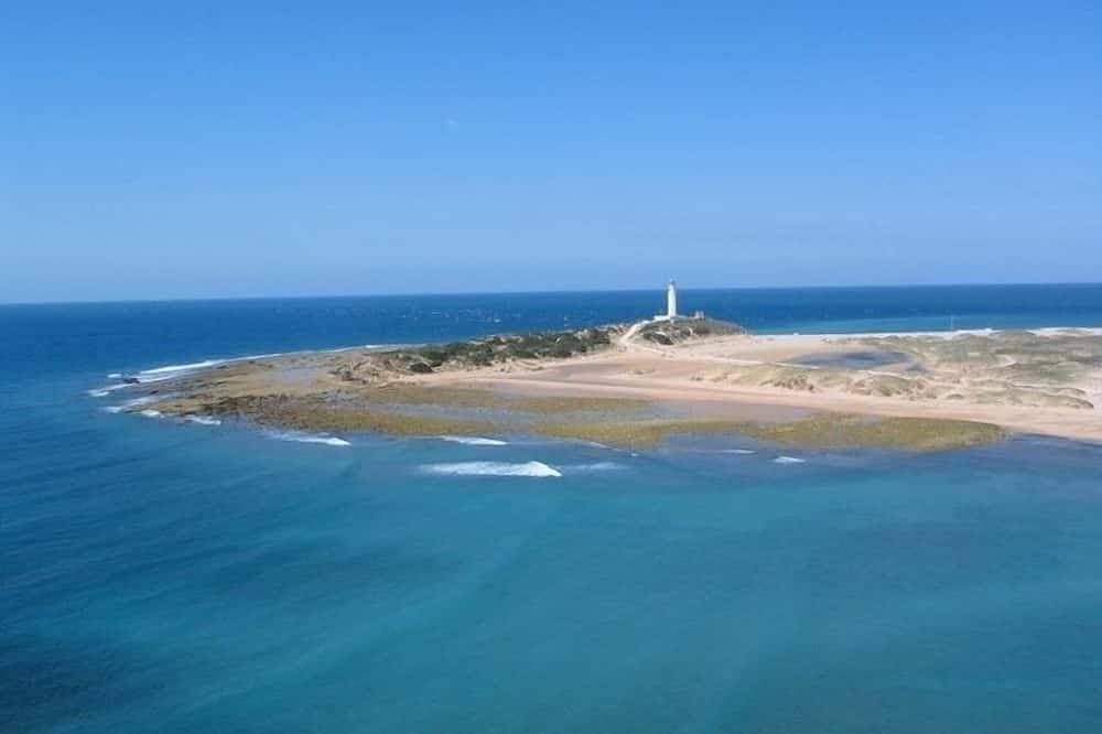Villa in Los Caños de Meca von 1000m2 Grundstück neben dem Feld und dem Strand. 1
