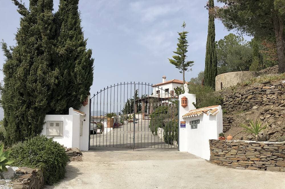 Foto 7 von 30: Spektakuläre Privatvilla mit großem Pool, atemberaubendem Meer- und Bergblick. W-lan