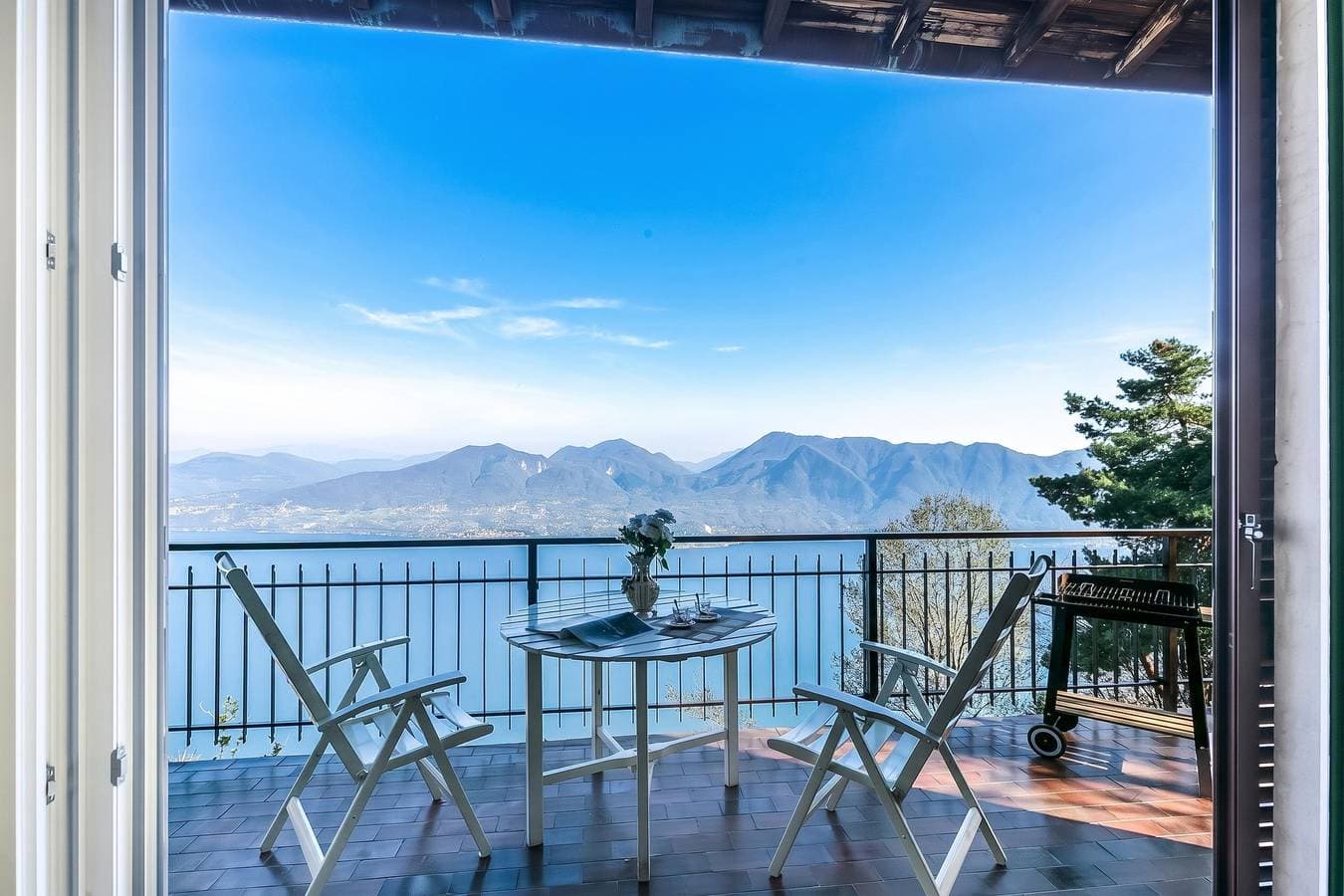 Foto 13 von 45: Lago Azzurro Villa: Infinity Lake View