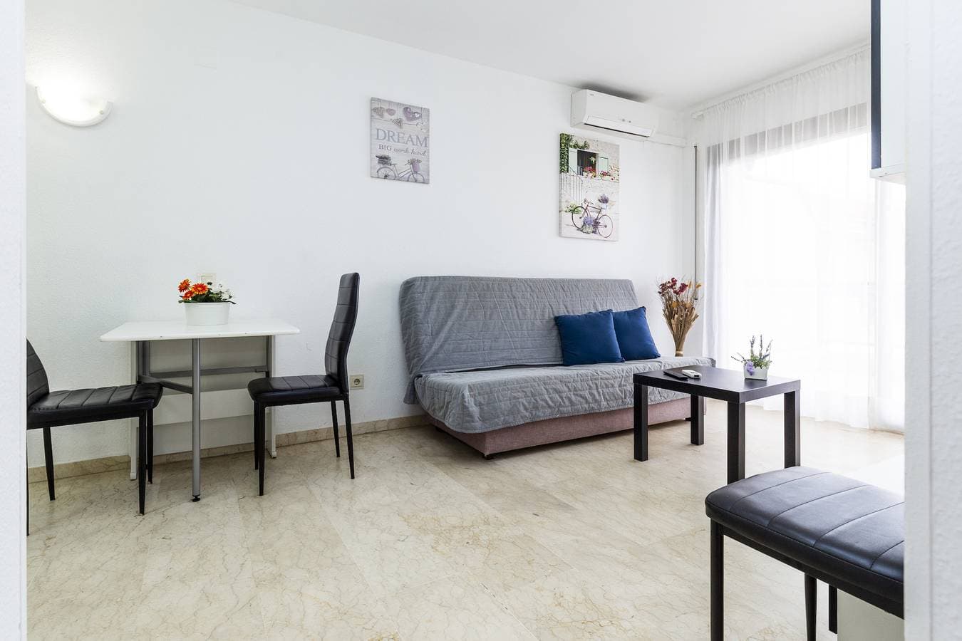Foto 8 von 34: Ferienwohnung für 4 Personen mit Terrasse