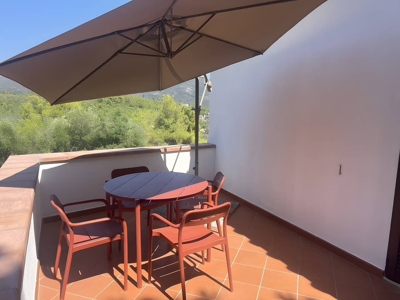 Foto 3 von 33: Apartment 'Il Casalino - Bilo 4' mit Bergblick, Gemeinschaftsgarten und Klimaanlage