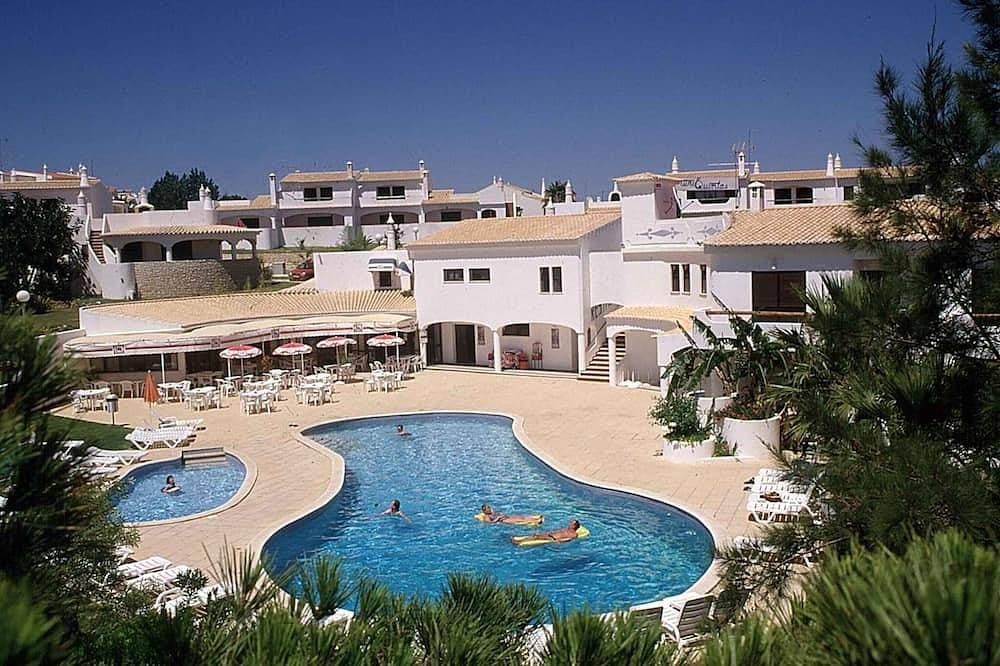 Ferienwohnung mit Klimaanlage, Balkon und Pool 1