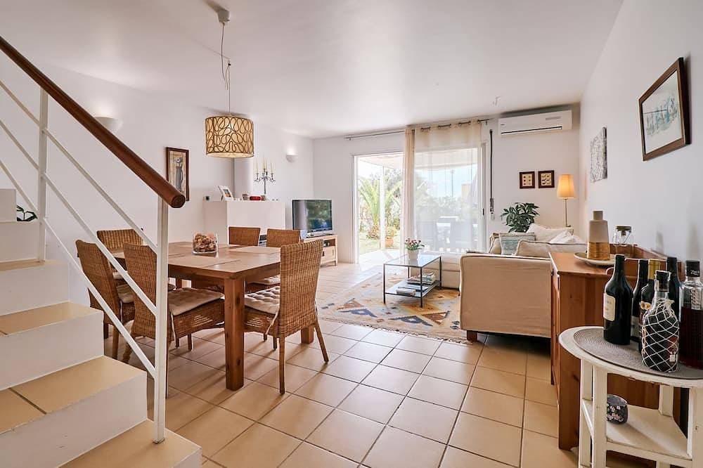 Foto 8 von 19: Schönes Ferienhaus mit Pool und Meerblick