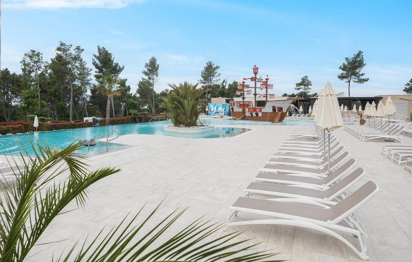 Foto 10 von 36: Reizendes Mobilheim mit Pool, Terrasse und WLAN, 2,5 km vom Strand entfernt