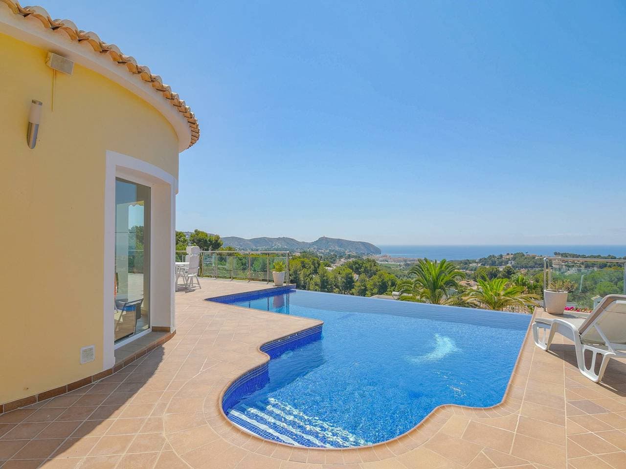 Foto 11 von 82: Villa in Moraira mit Pool am Strand