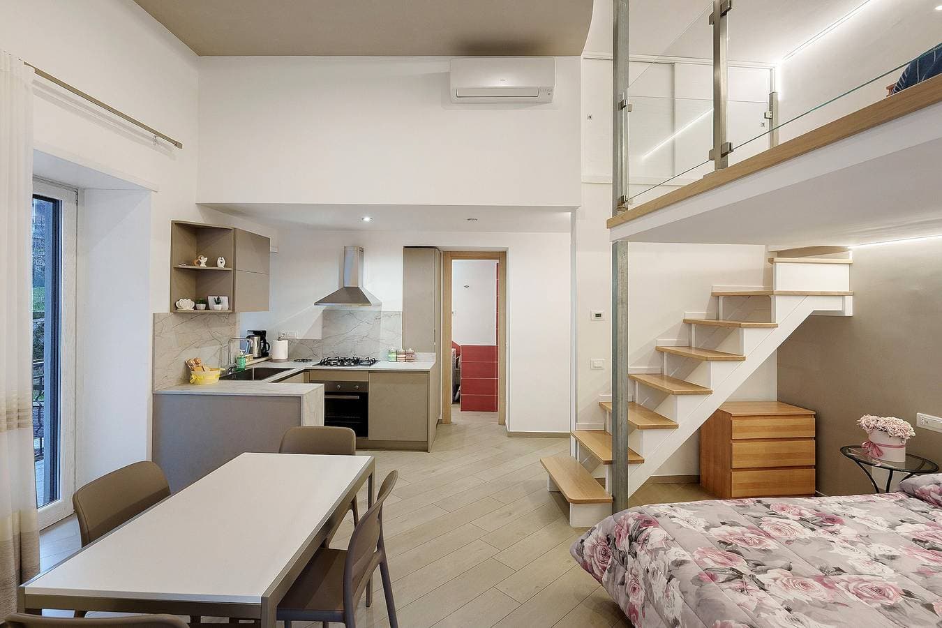 Foto 2 von 19: Ferienwohnung 'Casa Imperati' mit Bergblick, WLAN und Klimaanlage