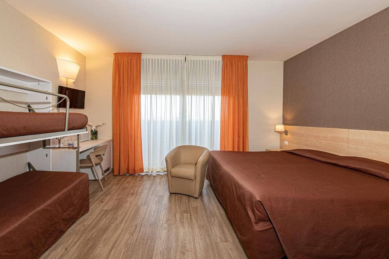 Foto 12 von 13: Standard Quadruple Room