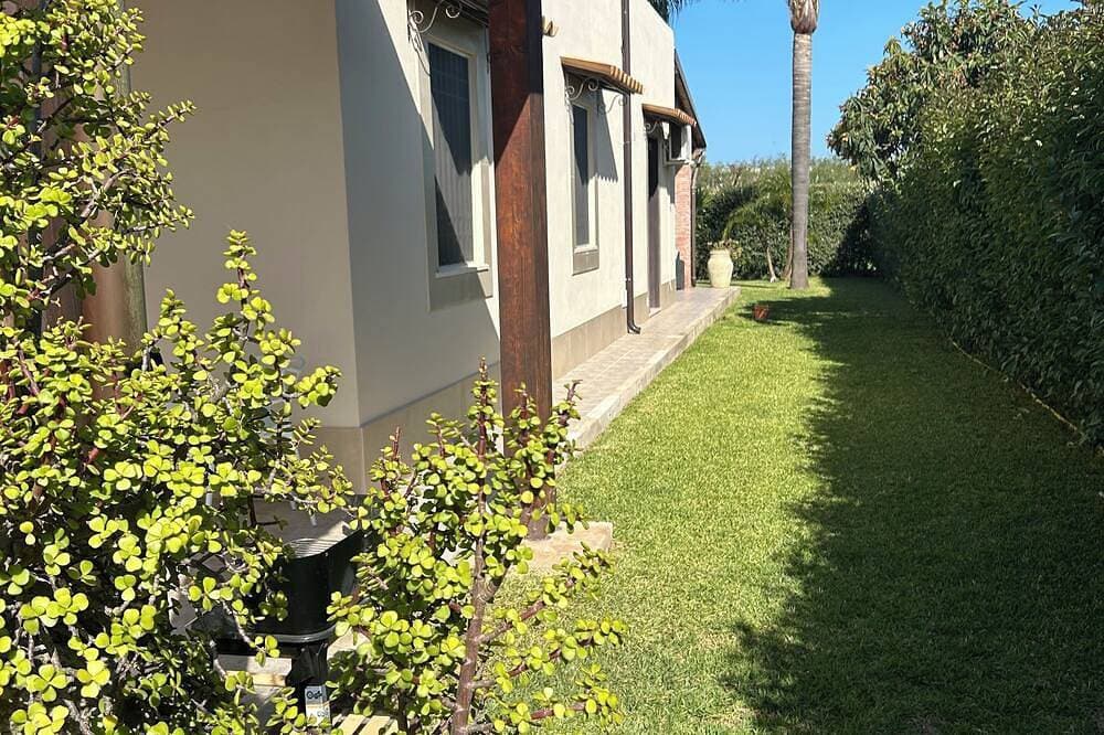 Foto 3 von 30: Frei stehende Villa mit Pool, nur wenige Schritte vom Meer von Avola und Lido di Noto.
