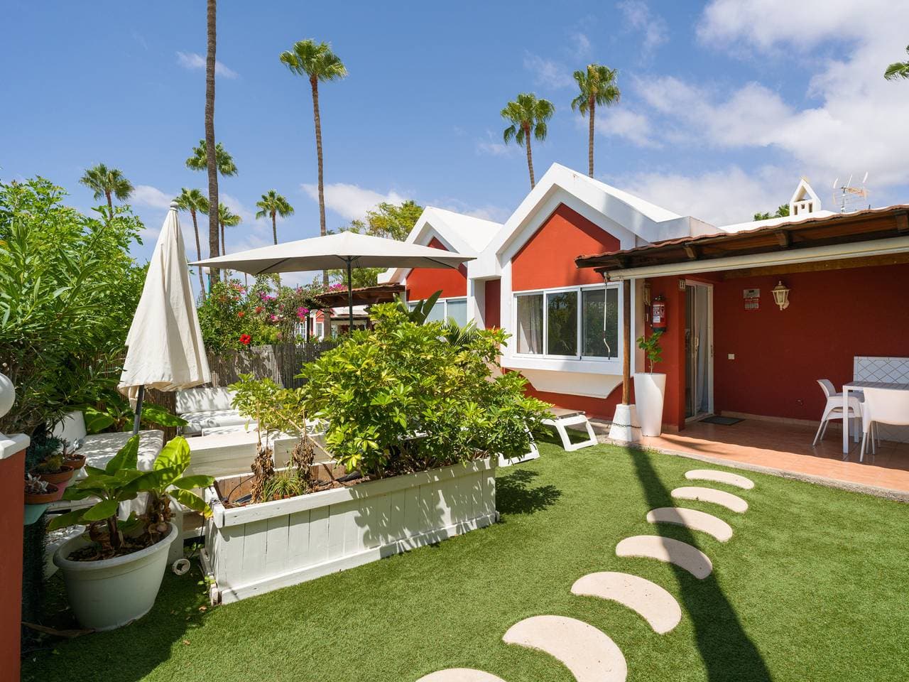 Foto 2 von 30: Cozy Bungalow with Private Jacuzzi in Maspalomas