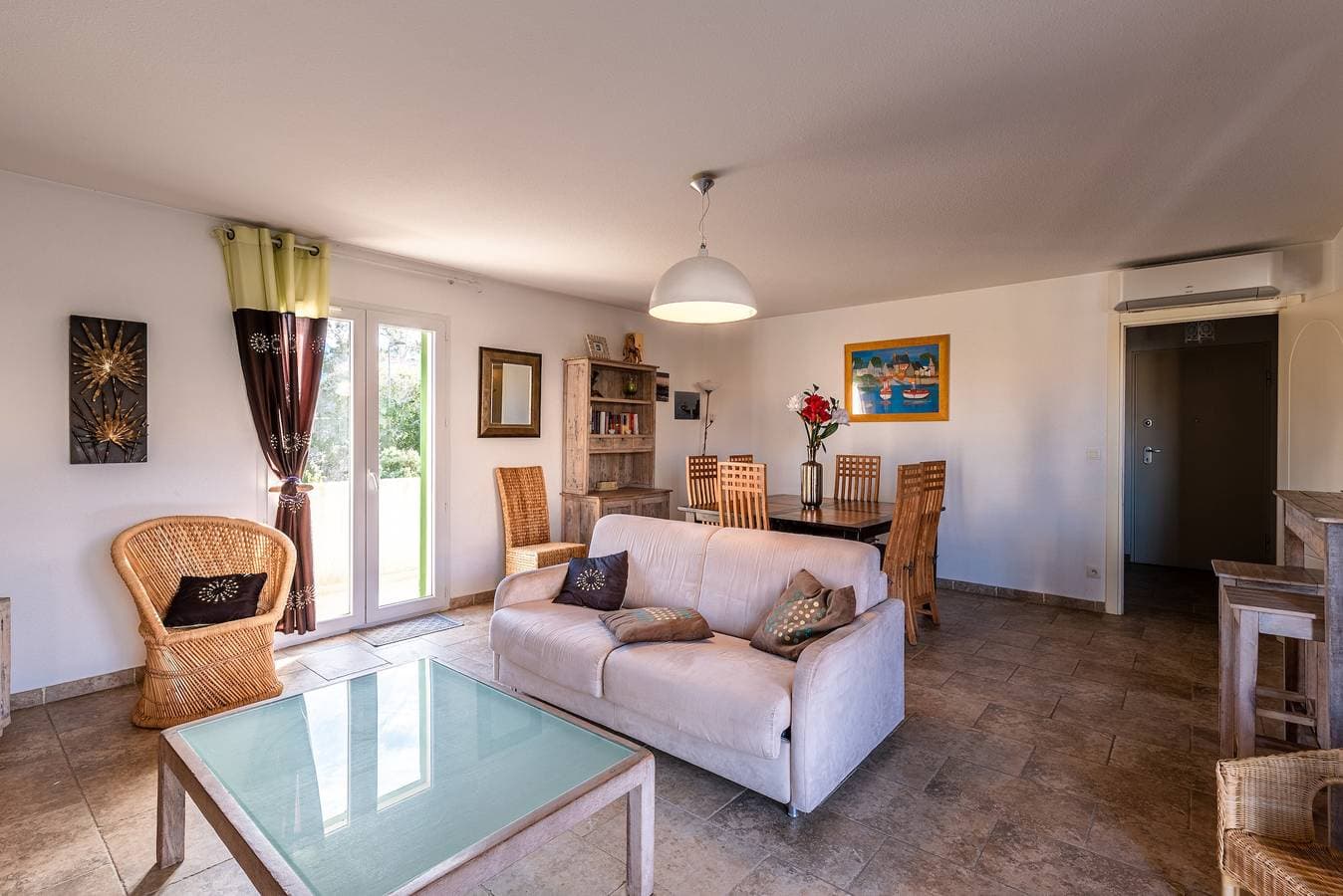 Foto 9 von 20: Ferienwohnung für 6 Personen mit Terrasse