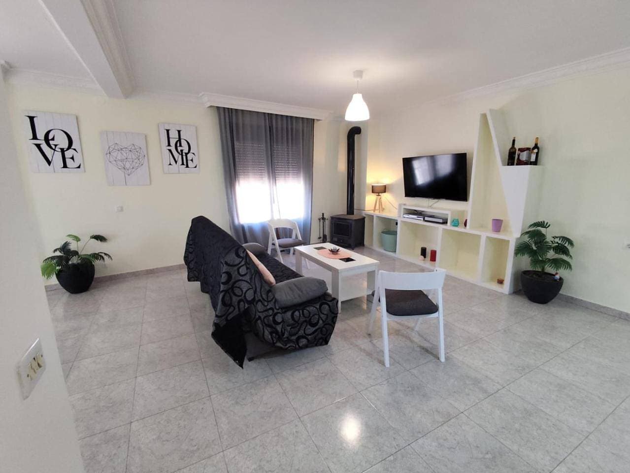 Foto 9 von 47: Three-Bedroom House