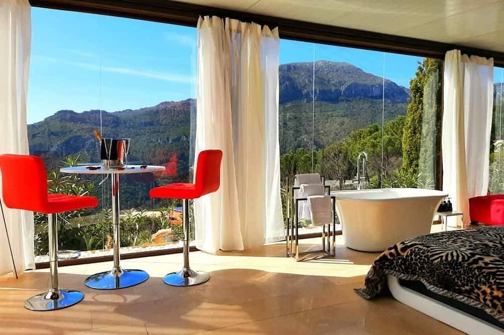 Foto 12 von 25: Stunning Glass Suite with private plunge pool