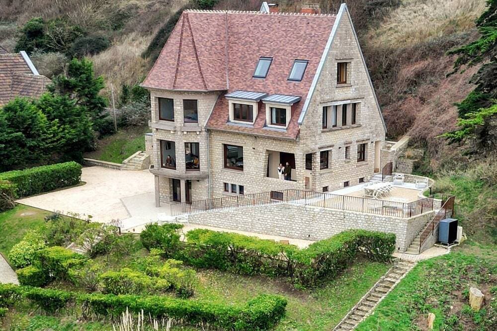 Foto 13 von 30: La Sauvagère, Exceptional Art Deco Villa on Omaha Beach with Direct Beach Access