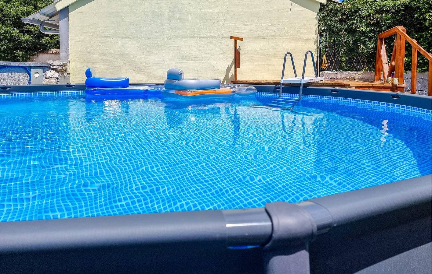 Foto 12 von 39: Charmante 70 m² große Wohnung mit Pool, WLAN und Parkplatz, nur wenige Schritte vom Zentrum von Jursici entfernt