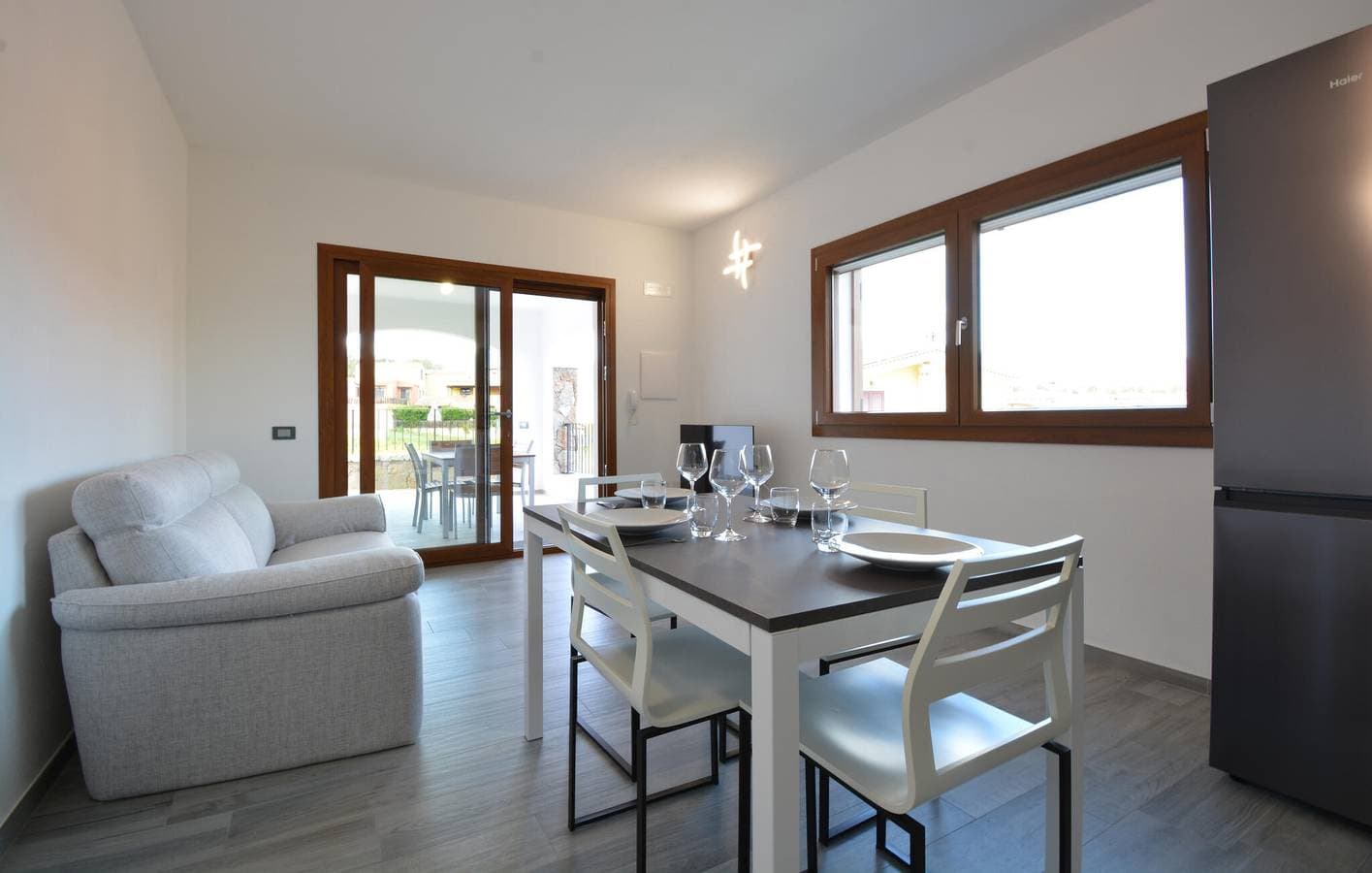 Foto 4 von 28: Gemütliche Wohnung Olia Speciosa: AC, Parkplatz, Terrasse, Küche, WiFi