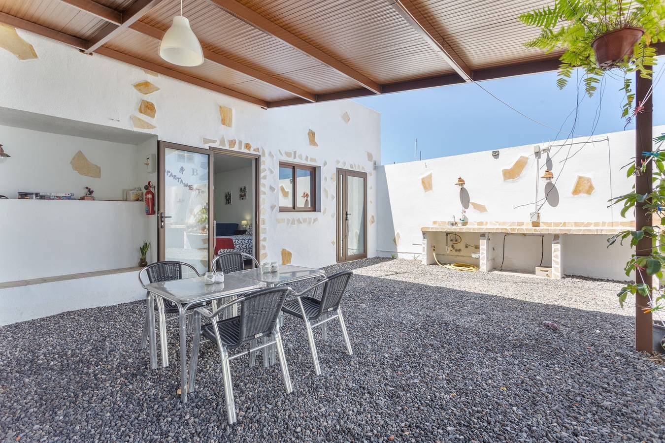 Foto 3 von 25: Ferienwohnung 'Las Palmeras B' mit Meerblick, Gemeinschaftsterrasse und Gemeinschaftsgarten
