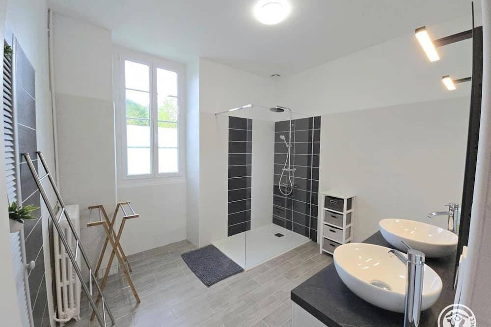 Foto 8 von 27: Großes Haus mit privatem Pool, Parkplatz und Haustiere erlaubt