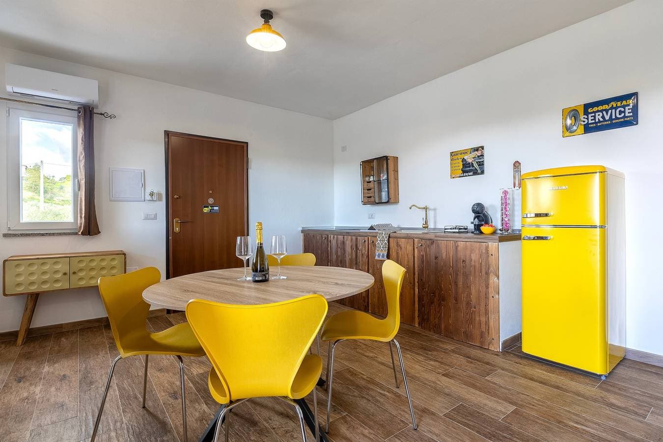 Foto 5 von 28: Apartment 'Vintage Village – 70er Jahre' mit Bergblick, WLAN und Klimaanlage