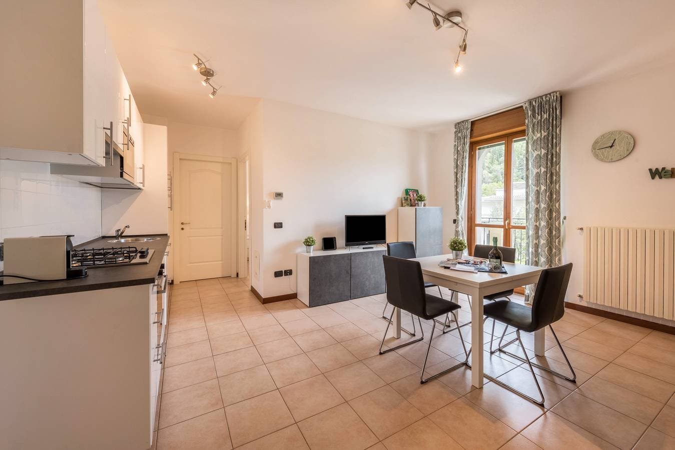 Foto 12 von 23: Ferienwohnung 'Villa Bornico Marisa' mit Seeblick, WLAN und Klimaanlage