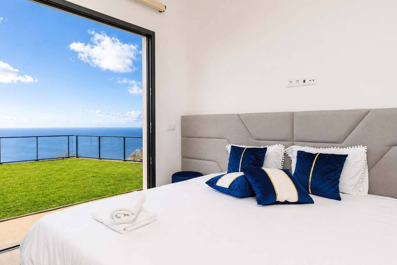 Foto 13 von 20: Oceanfront Villa with Breathtaking Sea Views
