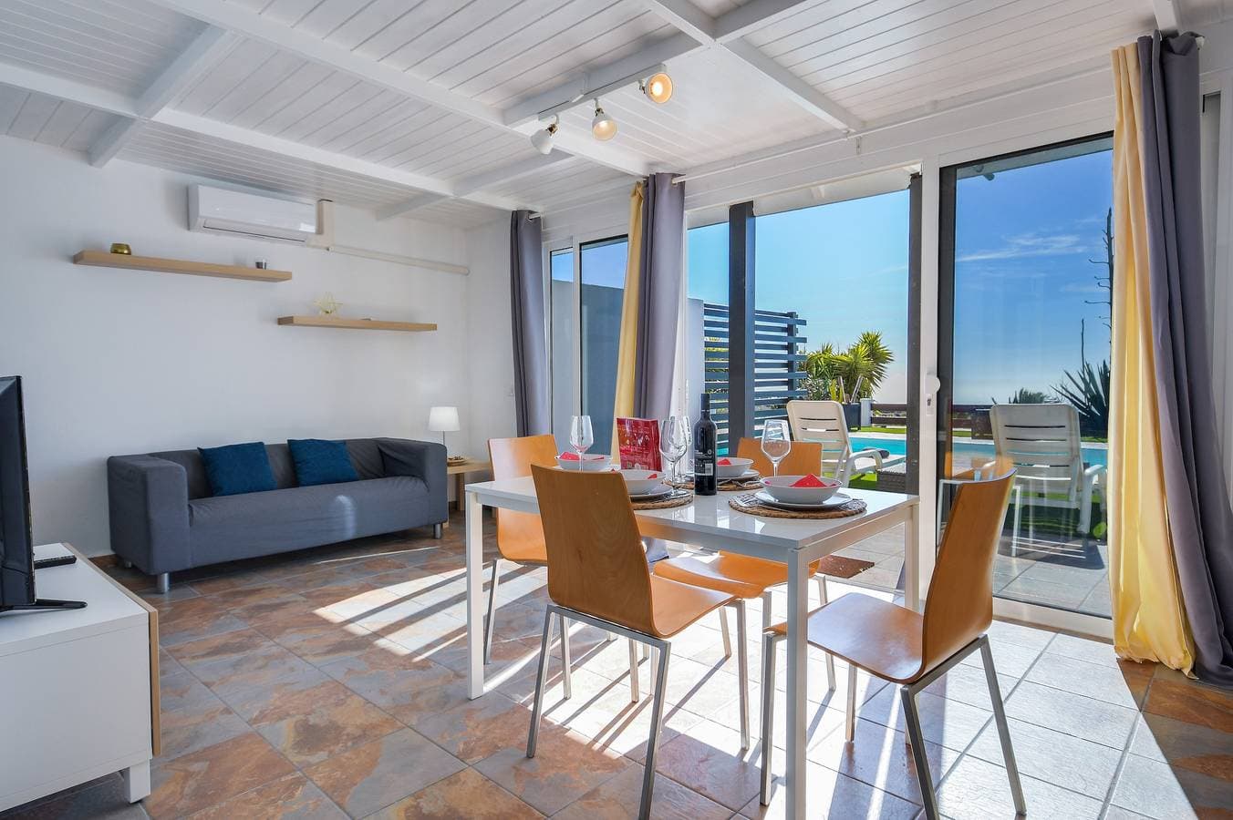 Foto 8 von 20: Ferienwohnung „Casa Amanecer 3“ mit Meerblick, Bergblick, Pool und Terrasse