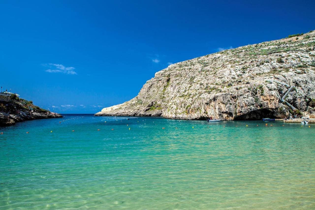 40sec walk to Xlendi Beach - Fully Air Con & Heated Brand New Central Apartment 1