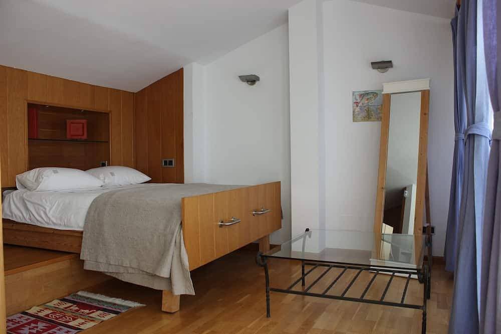 Foto 7 von 30: Große Luxus-Haus, herrliche Aussicht, in der grünen Oase, eigener Garten, riesige Pool
