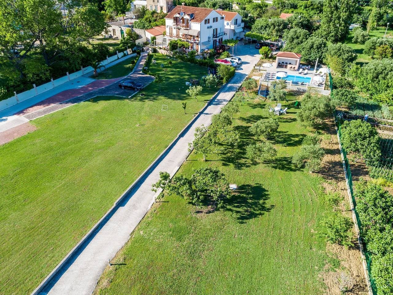 Foto 9 von 16: Apartments Mali Paradiso - Two Bedroom Apartment with Balcony and Pool View (A4)