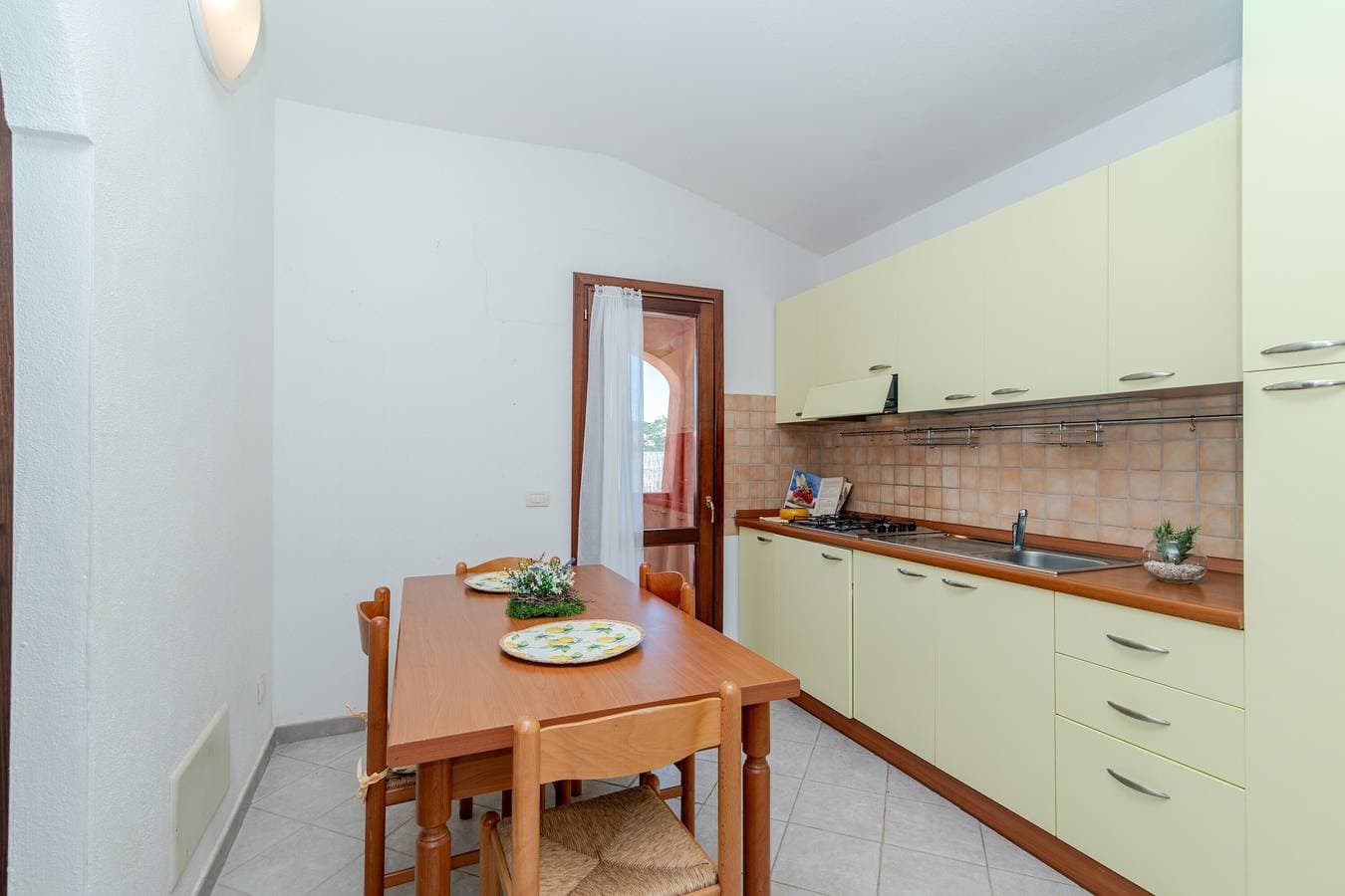 Foto 8 von 20: Villetta Girasole: Apartment mit privater Terrasse, Garten und Klimaanlage