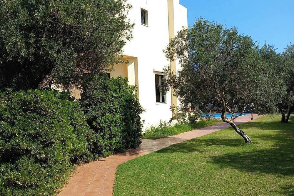 Foto 10 von 30: Ilos Villa, Pirgos-Villas, 300m From The Beach