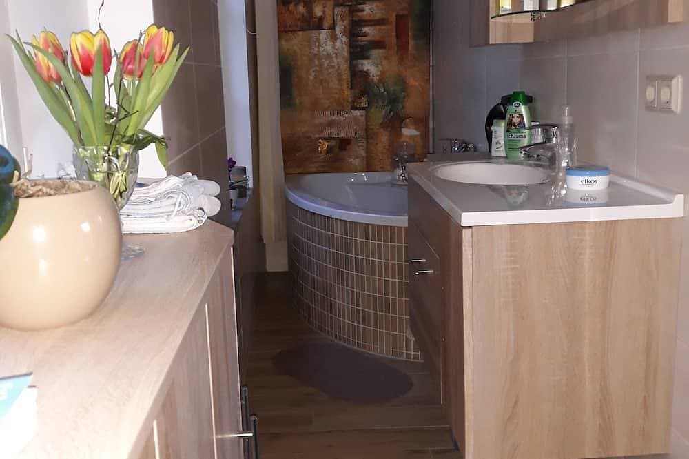 Foto 4 von 15: Bungalow am Stadtrand  mit Terrasse unter Altbaumbestand