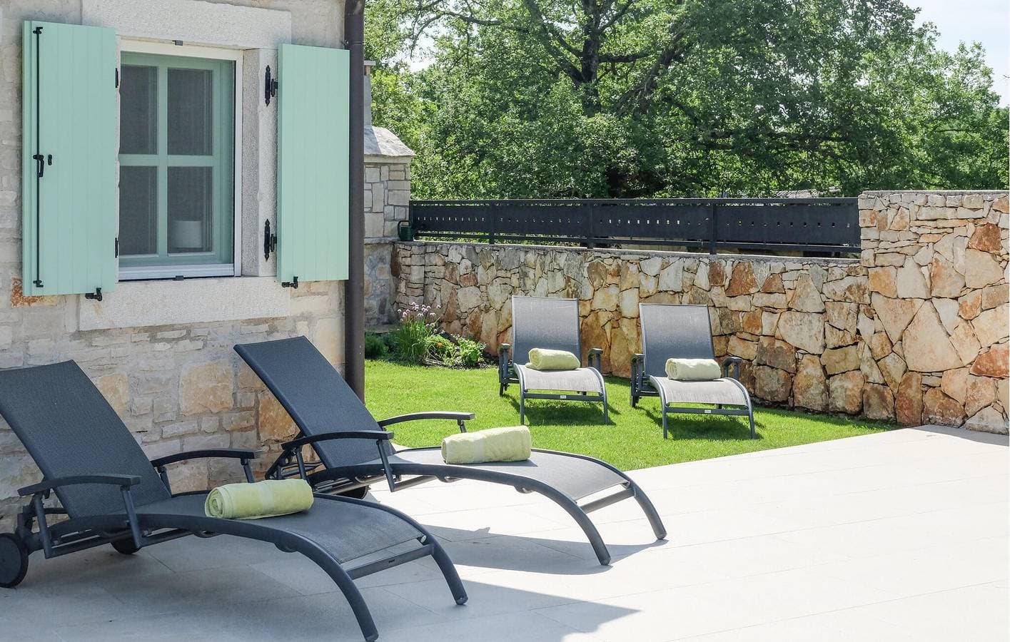 Foto 11 von 37: Gemütliche 2-Zimmer-Wohnung mit Terrasse in der Nähe des Stadtzentrums von Prhati